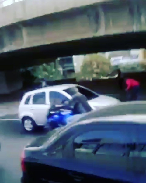 #URGENTE #ULTIMAHORATiroteo en las adyacencias de Bello Monte entre el FAES y antisociales que iban en una camioneta blanca, al parecer cayeron abatidos después del intercambio de disparos, producto de una persecución que terminó en la salida de la autopista..Noticia en desarrollo..#noticiasequilibrio #balacera #tiroteo #comenta #comparte #bellomonte #venezuela #caracas #noticiasdevenezuela